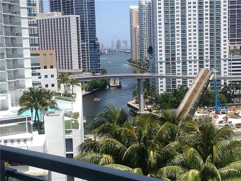 2 bed, 1172 sqft, $3,700 — Photo 4