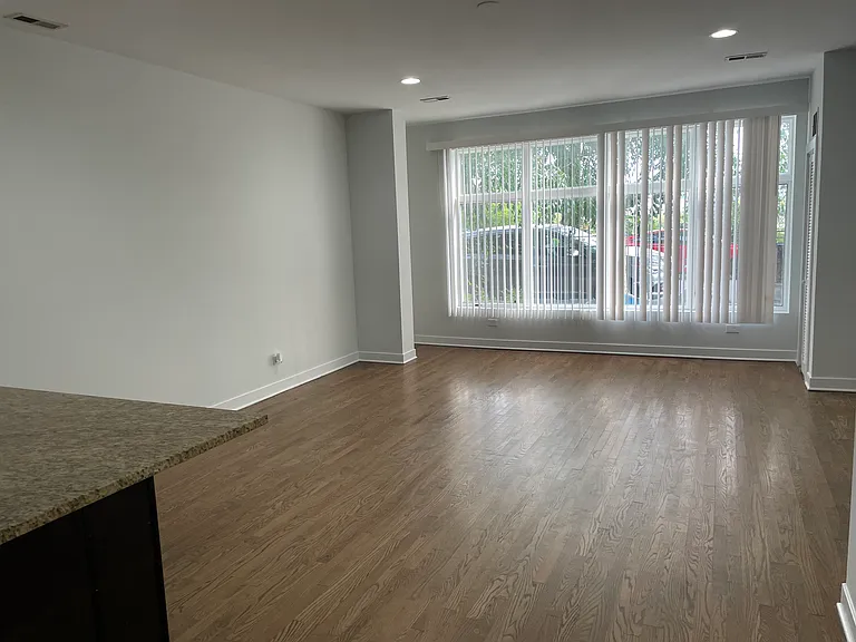 3128 W Walton St #1 — Photo 5