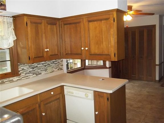 3rd image of 8137 Thornhurst Dr