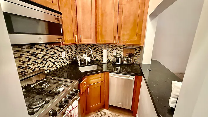 Rented by HOLTON REAL ESTATE INC. | media 17