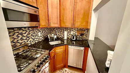 Rented by HOLTON REAL ESTATE INC.