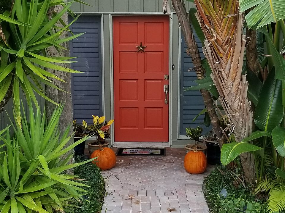 1st image of 9843 Sawgrass Dr E