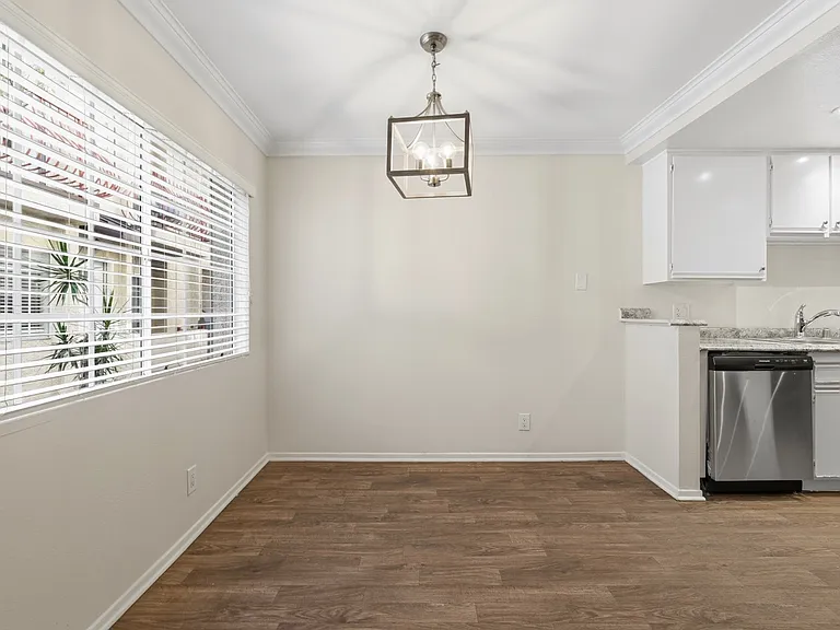 908 S Shenandoah St #103 — Photo 14