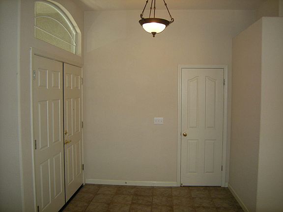 3rd image of 467 Woodcrest Dr