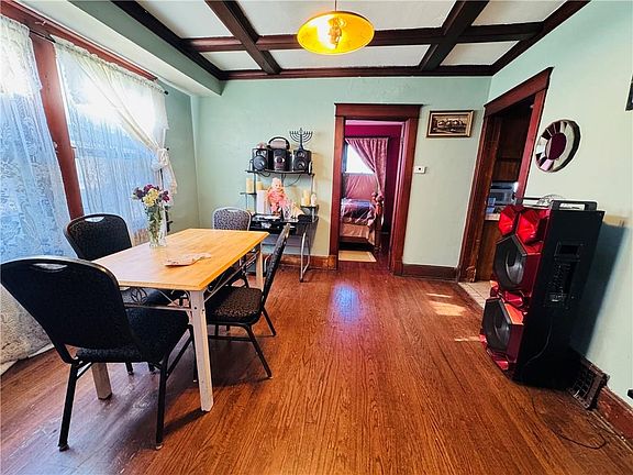 3rd image of 318 Barat Ave