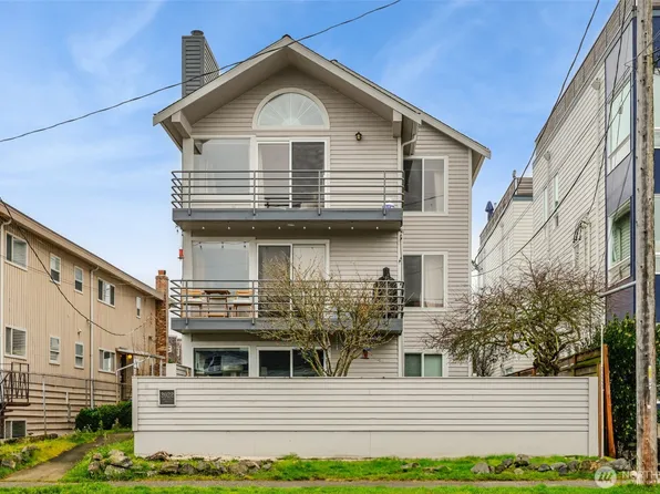 3022 63rd Avenue SW #202, Seattle, WA 98116
