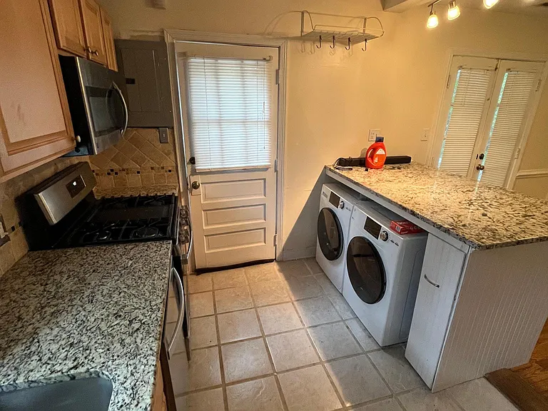8516 Wetherly Dr — Photo 15