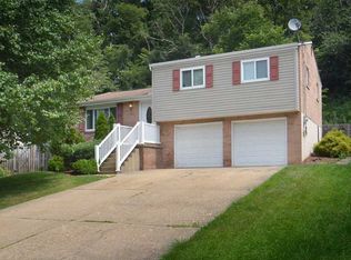 1512 Sugarloaf Dr, Pittsburgh, PA 15239
