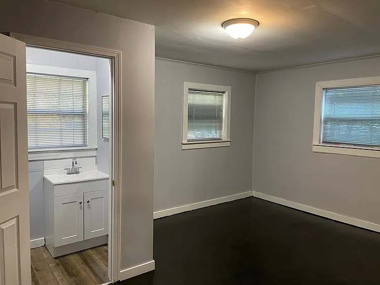 401 S Booker St — Photo 9