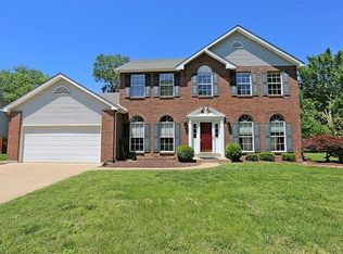 411 Courtney Estates Dr, Fenton, MO 63026