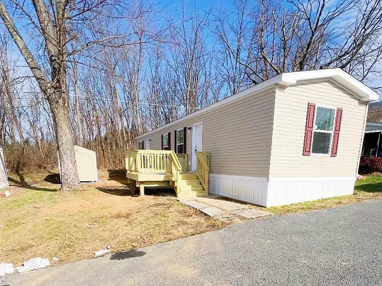 2 Cloverleaf Ct — Photo 2