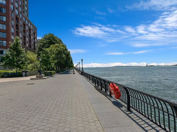 377 Rector Place image 21 of 25