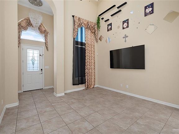 2nd image of 2304 Primrose Dr