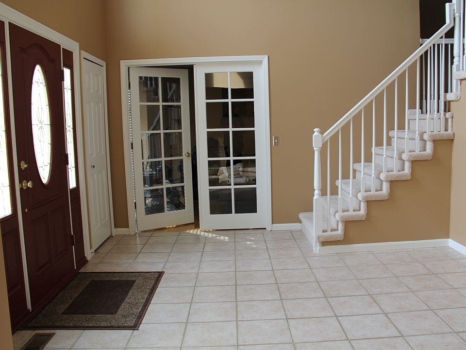 1st image of 15889 Howard Dr
