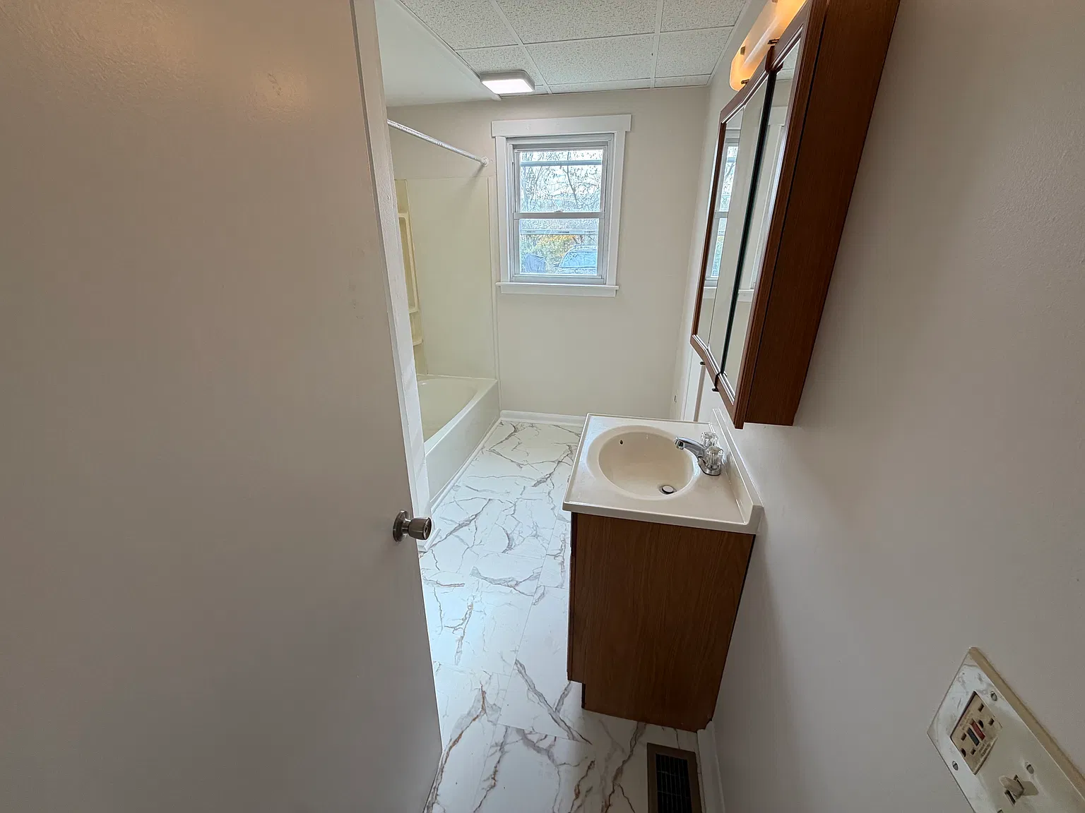 2 bed, 900 sqft, $1,700 — Photo 3