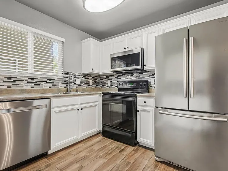2536 White Oak Pl #5 — Photo 1