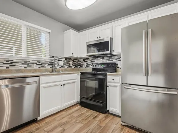 2536 White Oak Pl Unit 5, Escondido, CA 92027