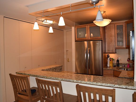 5th image of 2650 N Lakeview Ave APT 4204