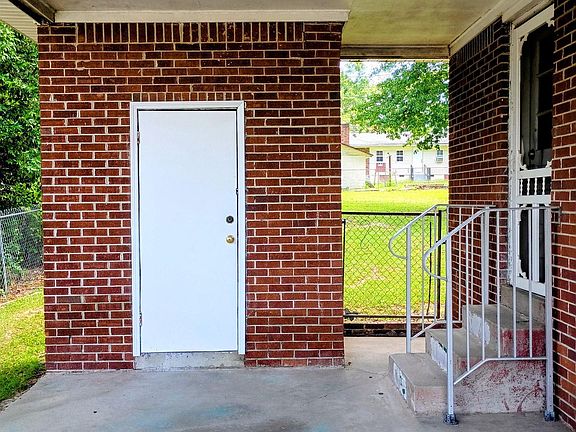 3rd image of 1700 Broadland Ave