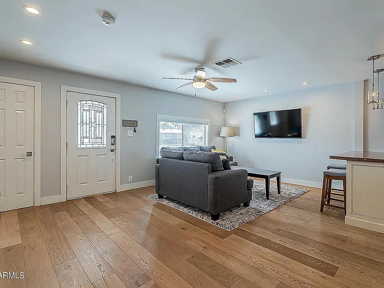 2318 N 37th Way — Photo 6