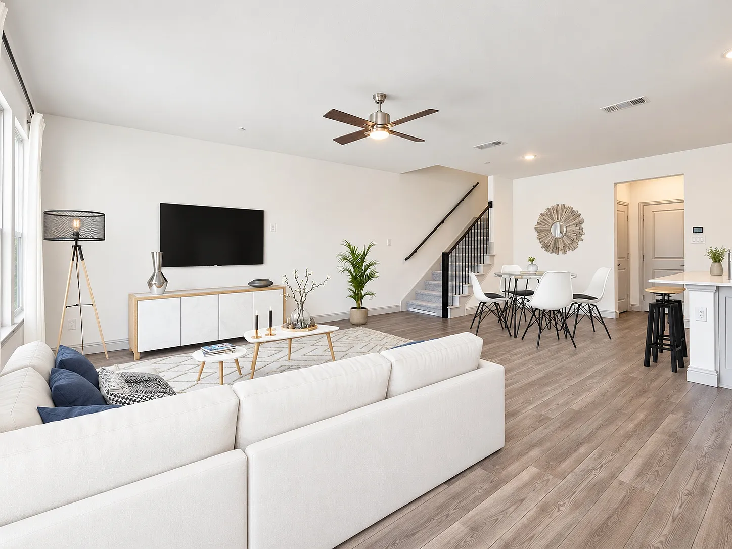 8804 Samara St — Photo 3