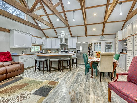 5th image of 1744 Snake Hollow Rd