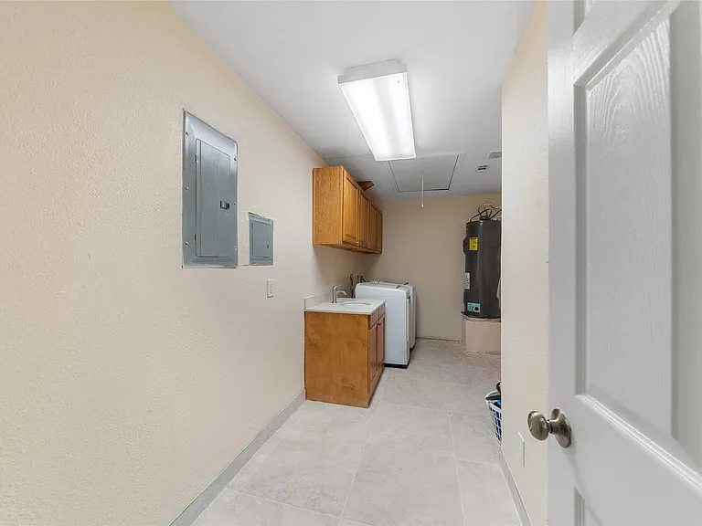 14702 Westway Ln — Photo 25