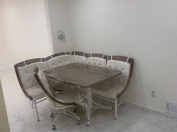 4th image of 80 Amsterdam Ave #1