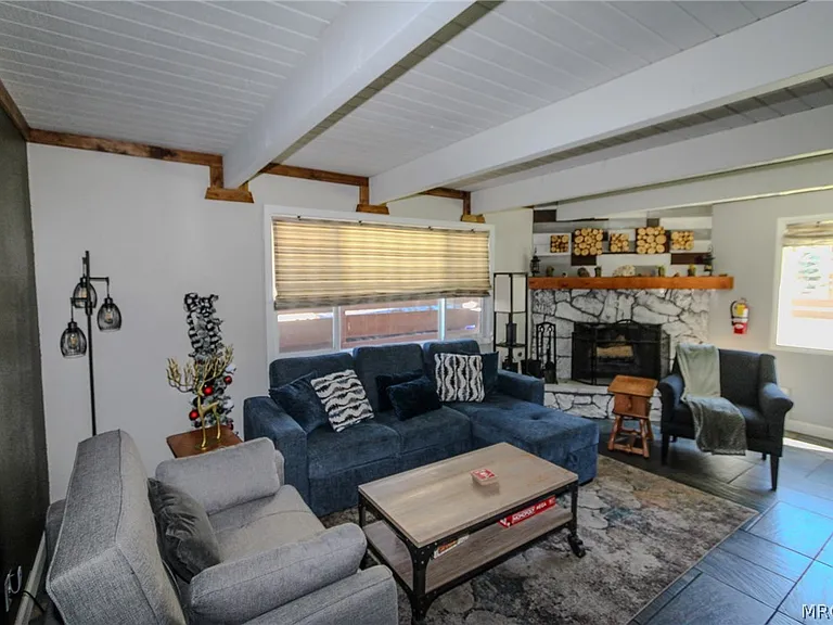 913 W Aeroplane Blvd — Photo 3