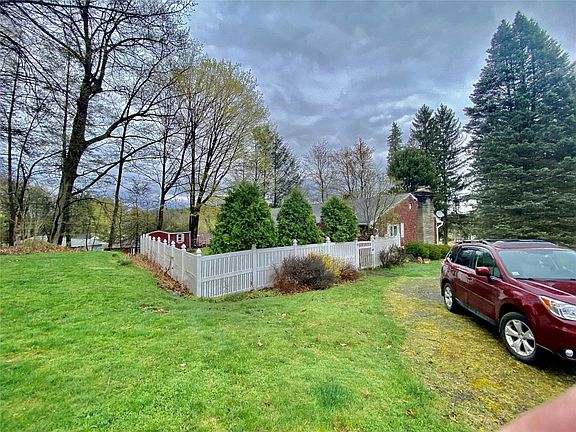 3rd image of 33 Winding Ln