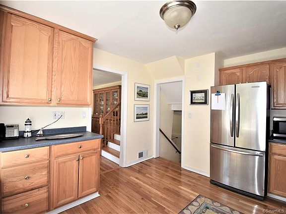 5th image of 9 Chatham Dr