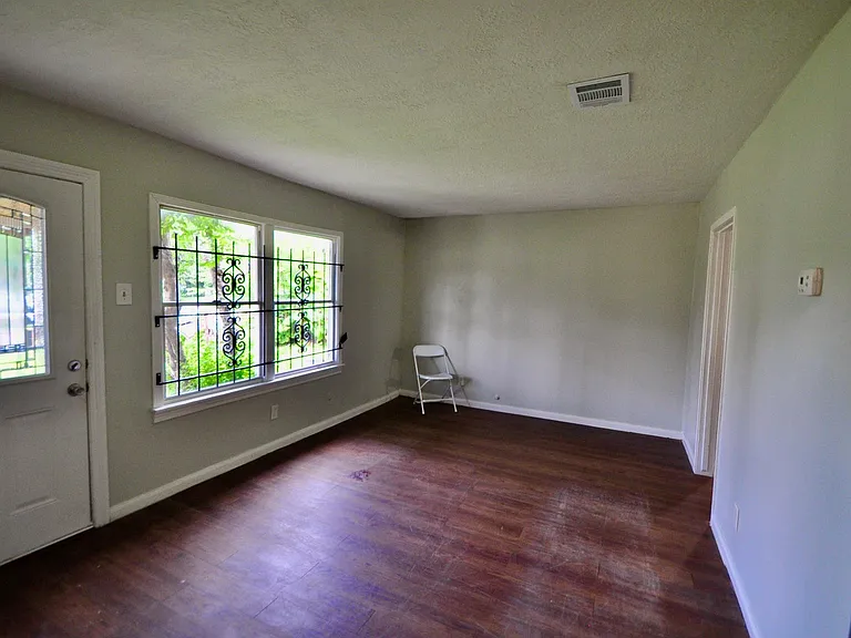 7622 Darnay Dr — Photo 16