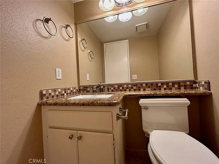 21082 Berry Gln — Photo 17