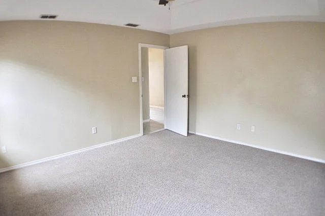 916 Parkway Dr — Photo 7