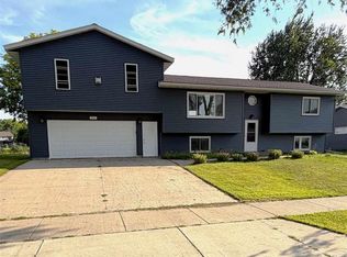 513 Homestead Rd, Mankato, MN 56001