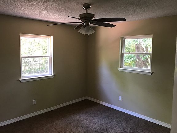 3rd image of 2980 Bent Oak Dr