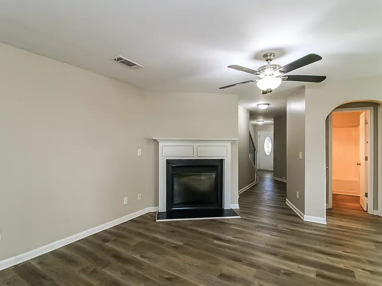 2436 Cornell Cir — Photo 5