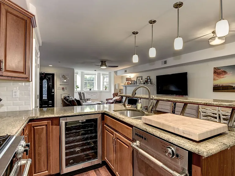 1423 Clifton St NW #1 — Photo 8