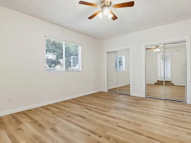 537 W Hyde Park Blvd — Photo 41