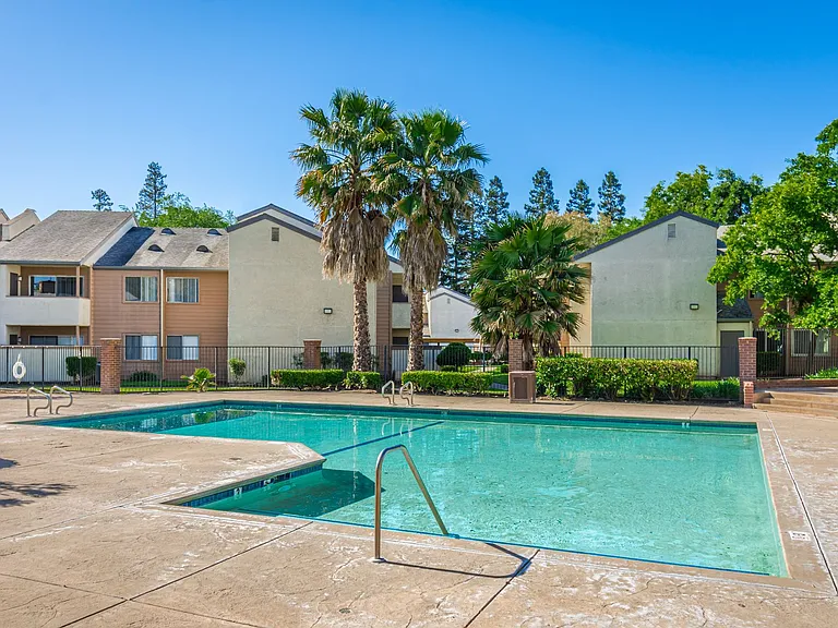 Carmel Pointe — Photo 12
