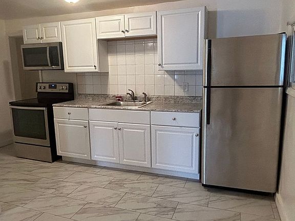 3rd image of 140 N 7th St APT 4