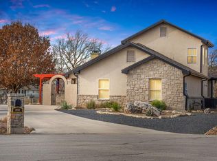 2951 Dry Hollow Dr, Kerrville, TX 78028