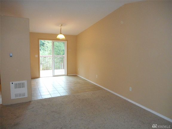 4th image of 23312 33rd Pl NE