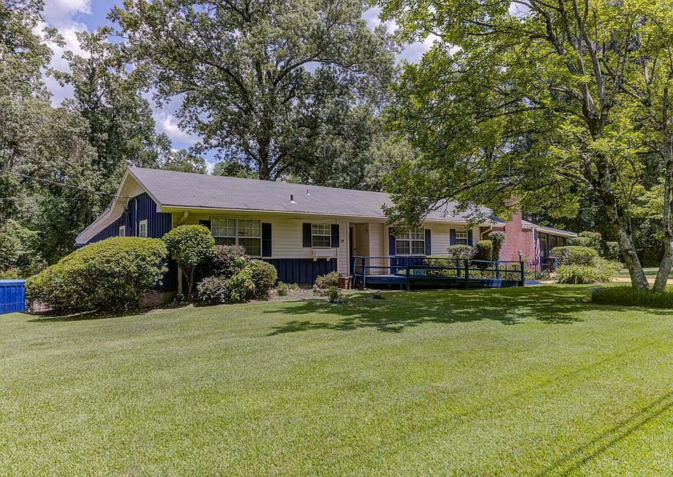 1st image of 215 Chapel Hills Dr