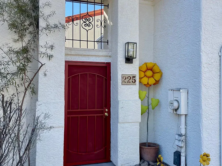 225 N Ashbury Ln — Photo 15
