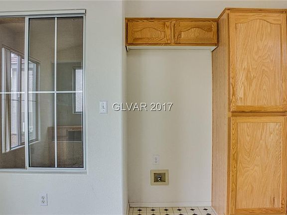 3rd image of 8131 Petunia Flower Way