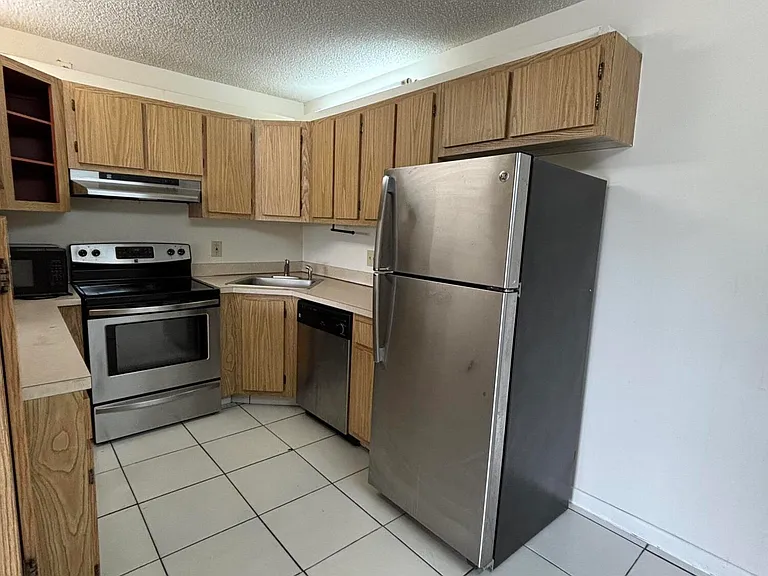 724 Sunny Pine Way #D2 — Photo 7