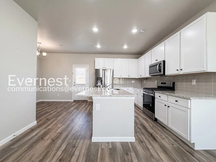 12492 Childers St — Photo 2