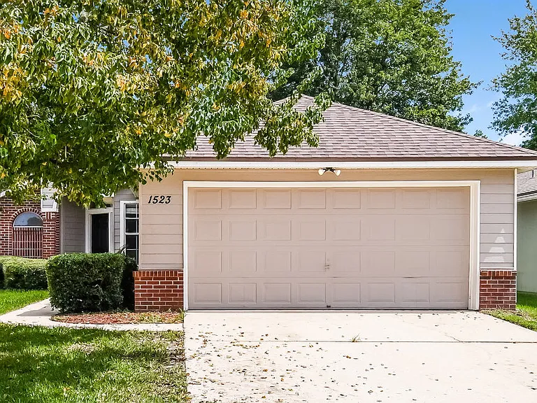 1523 Slash Pine Ct — Photo 1