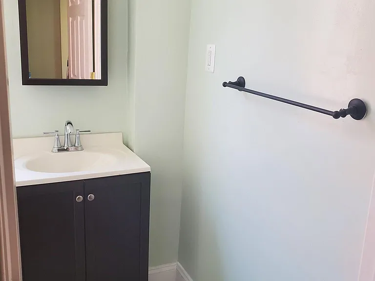 Full Bath-Pic 1